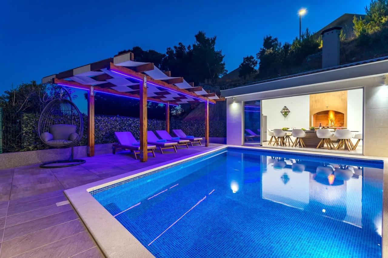 Villa Matan - Only 200M From The Sandy Beaches, Private 28M2 Pool Omiš Exteriér fotografie