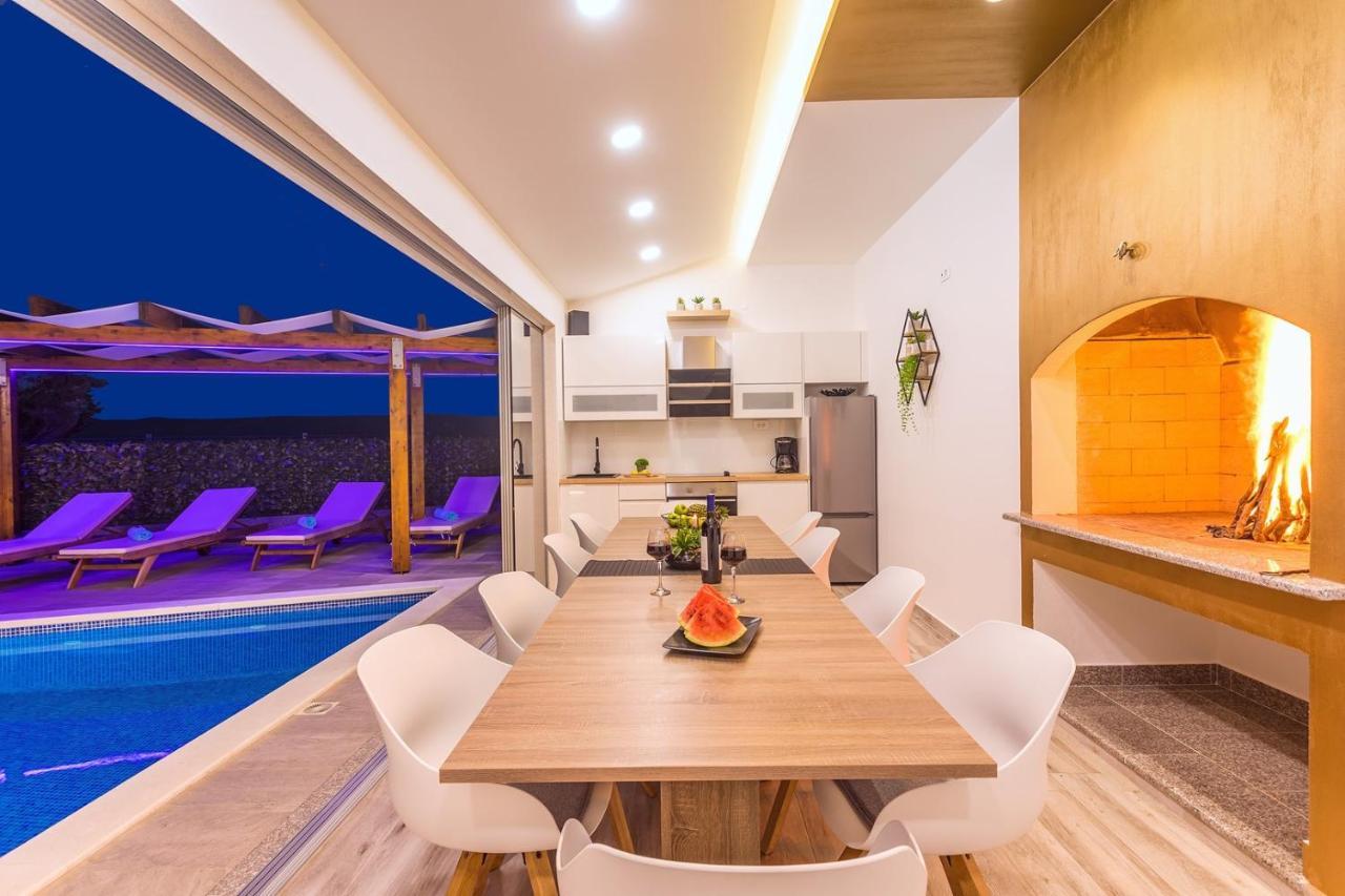 Villa Matan - Only 200M From The Sandy Beaches, Private 28M2 Pool Omiš Exteriér fotografie